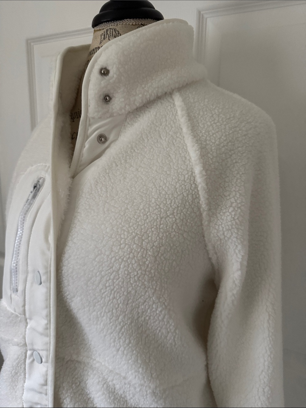 Women’s Off White Sherpa Jacket - Lightweight Fleece jacket. Size Small.